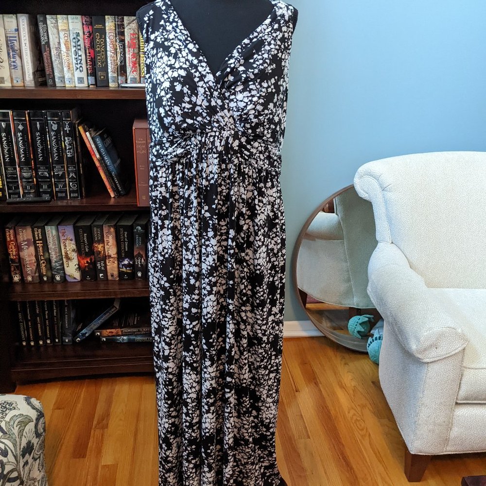 Soma XL black and ivory knit maxi dress